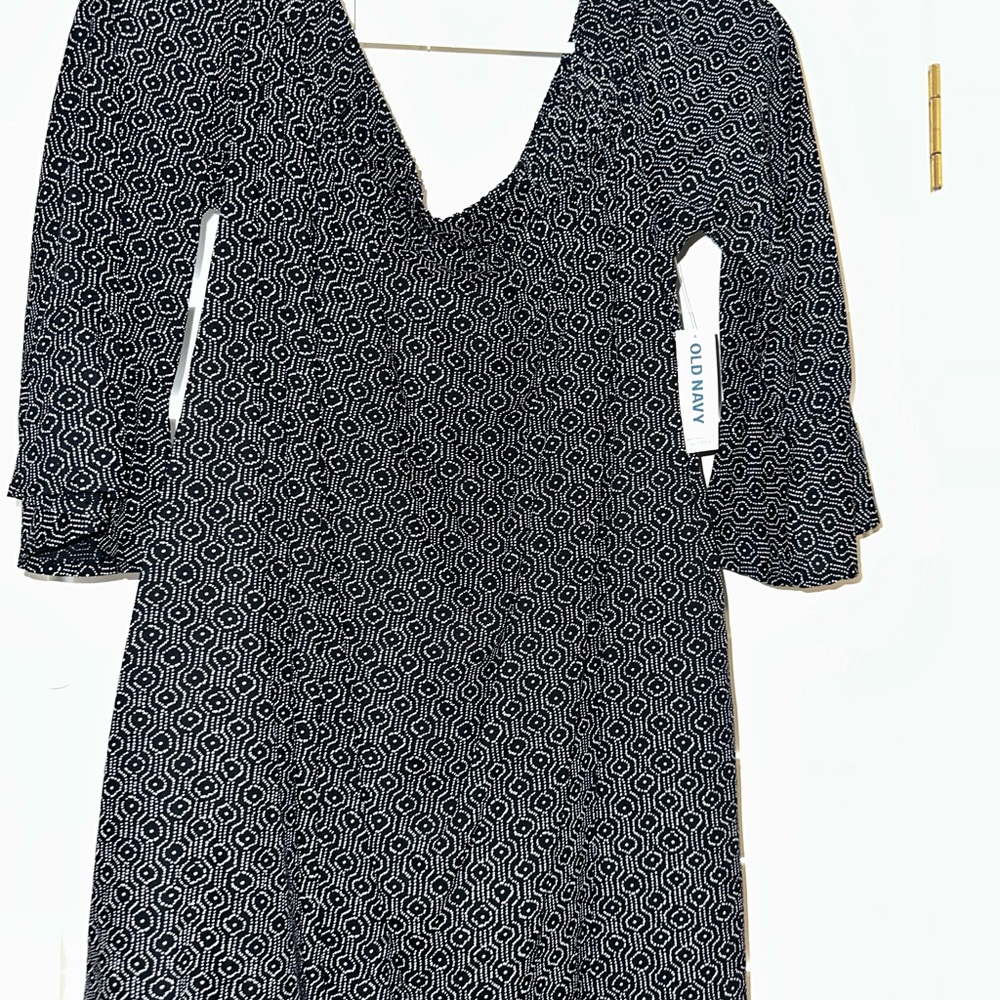 Old Navy Geometric Black and White Long Sleeve Dress